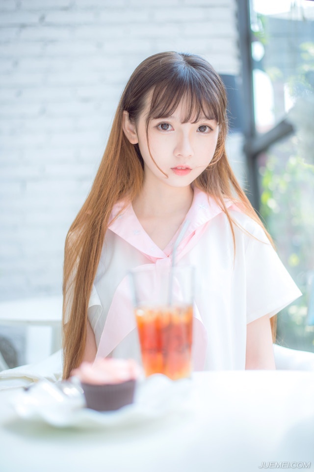 任何不能打倒你的，将会使你更加坚强。